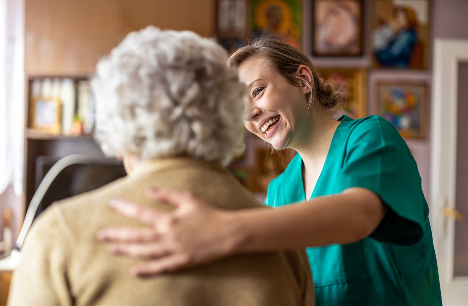 A Labs On Call phlebotomist reassuring a patient at home